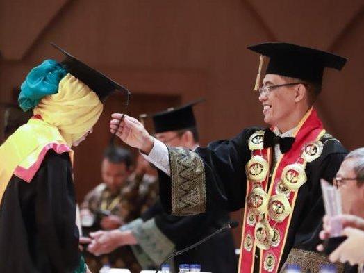 Wisuda ke-31 UPB Tonjolkan Prestasi Para Alumni